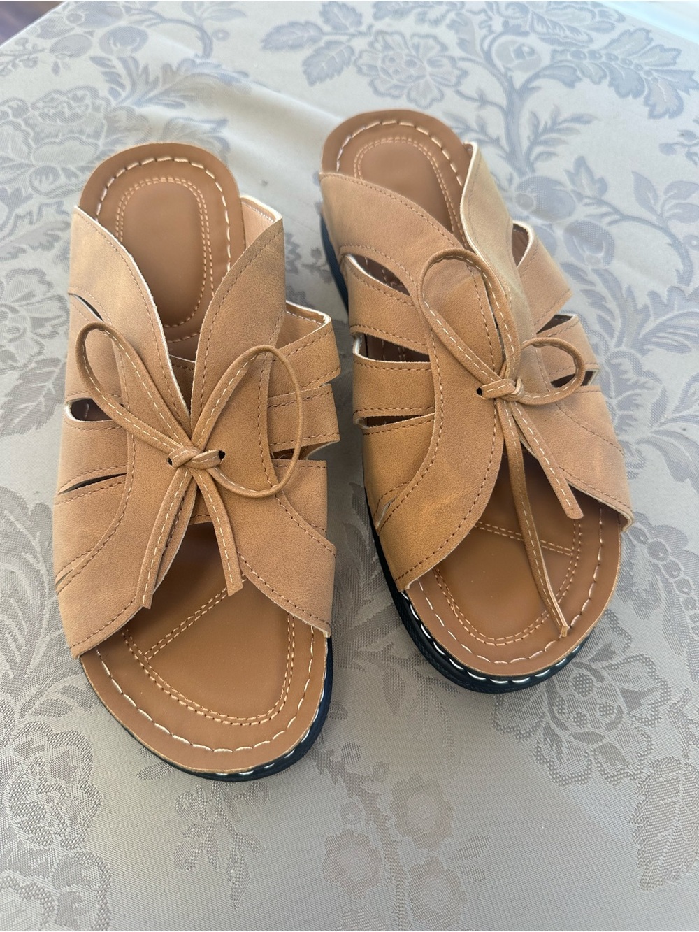 Women’s soft soled wedge lightweight sandal
